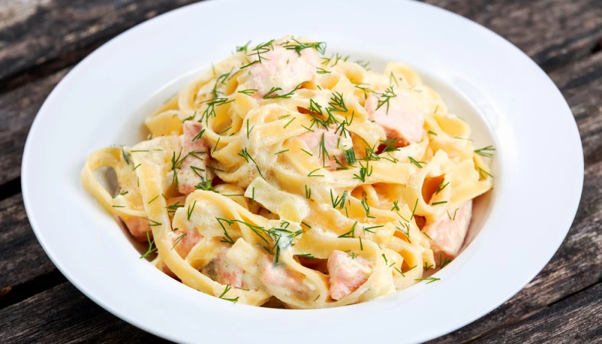 Tagliatelles aux poireaux et au saumon