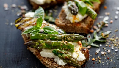 Bruschettas aux asperges grillées