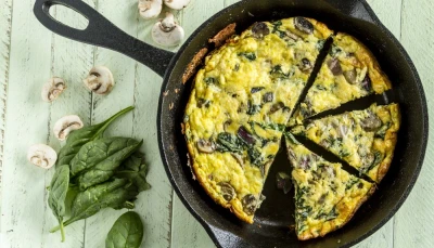 Omelette aux épinards et champignons