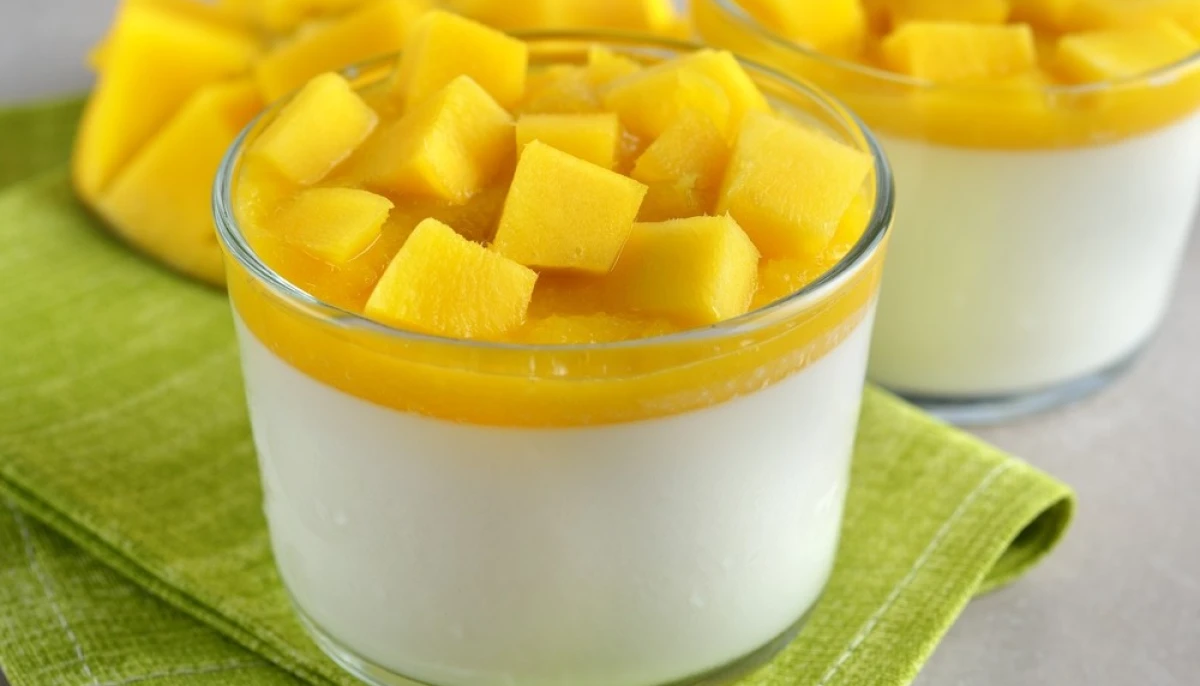 Panna cotta au lait de coco et mangue