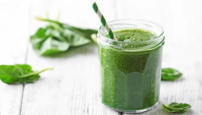 Smoothie aux poires, épinards et gingembre