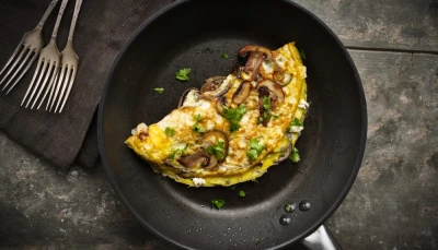 Omelette aux champignons et fines herbes