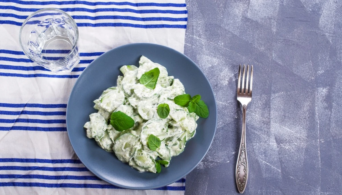 Salade de concombre et yaourt à la menthe