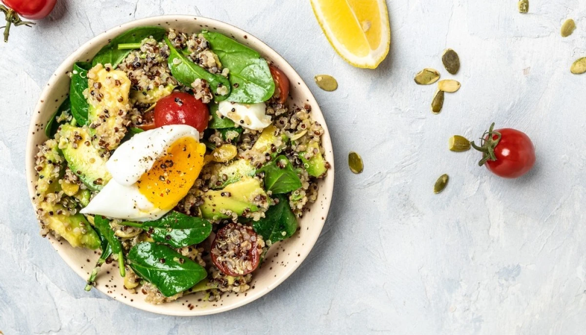 Salade de quinoa et oeuf mollet