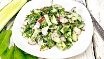 Salade de radis et de concombre
