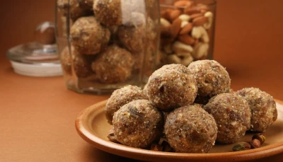 Boules d'énergie aux amandes et dattes