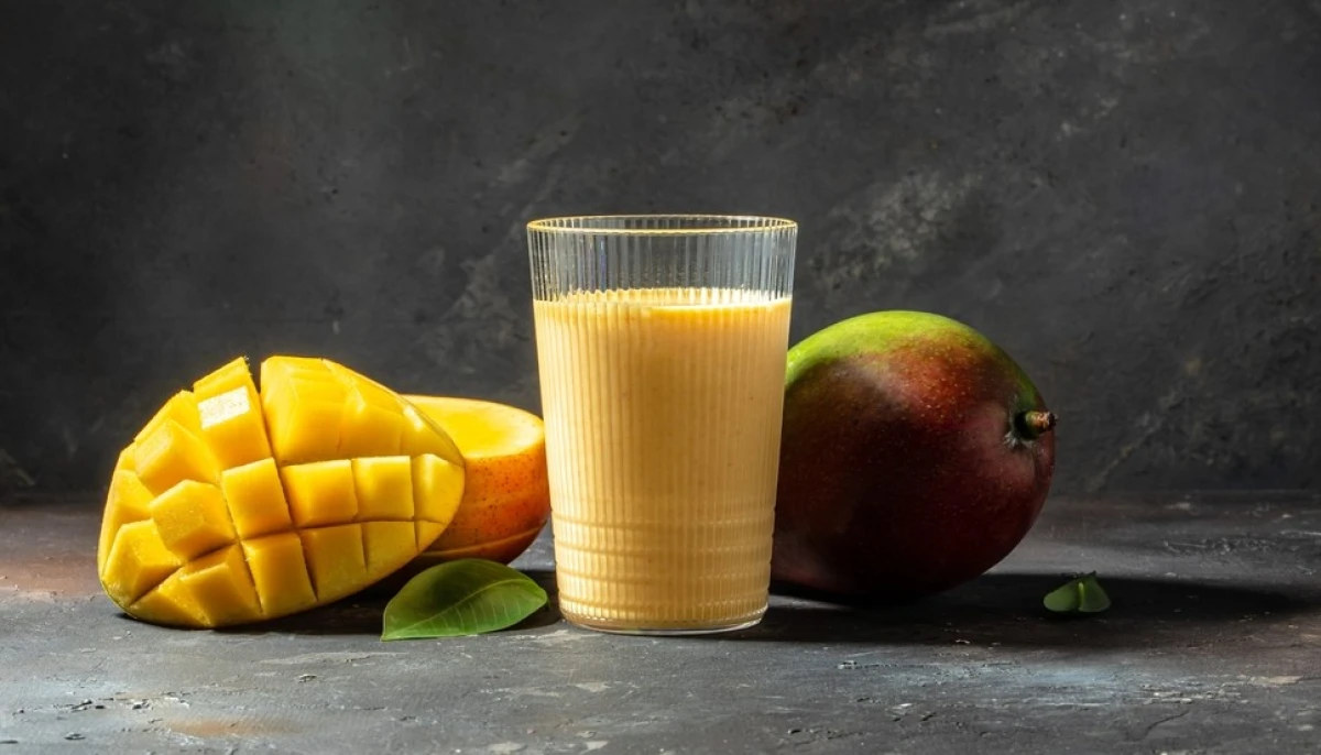 Mango lassi