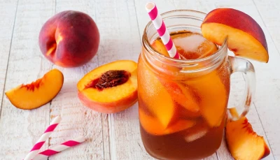 Thé glacé à la pêche