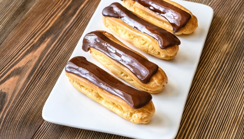 Éclairs au chocolat et crème pâtissière