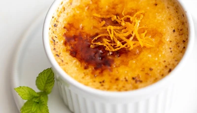 Crème brûlée à l’orange et zestes confits