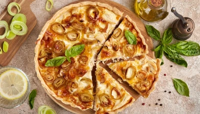 Tarte rustique aux poireaux et fromage râpé