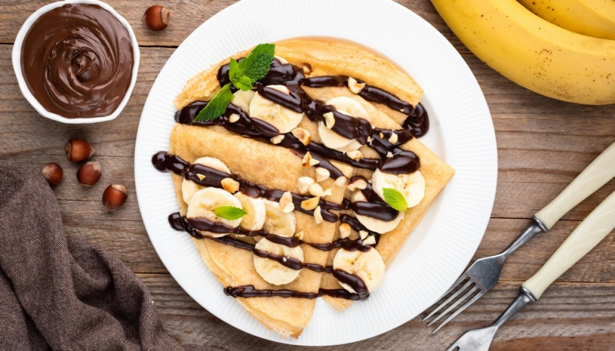 Crêpes sucrées à la banane et chocolat fondu