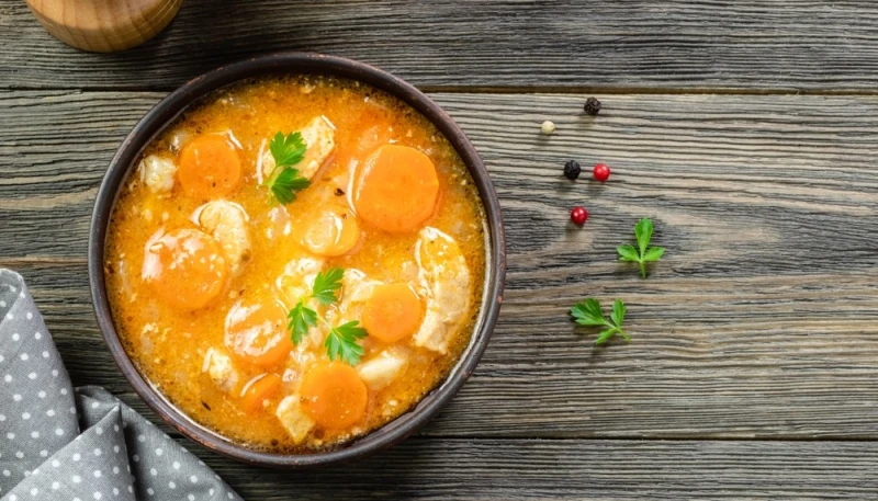 Poulet mijoté à la moutarde et carottes