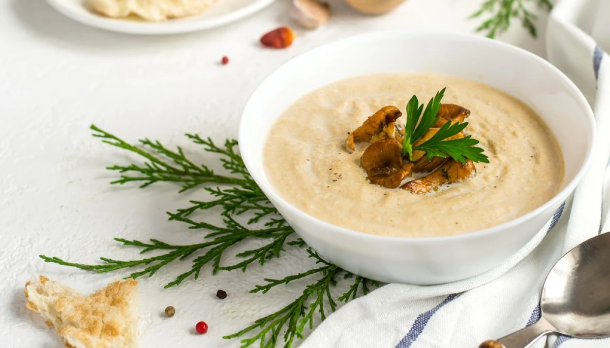 Purée de céleri-rave et noisettes torréfiées