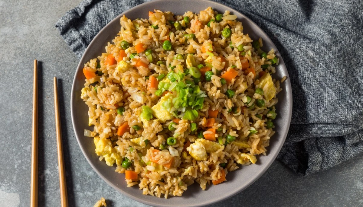 Riz sauté aux légumes de printemps
