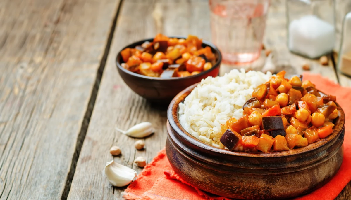 Curry d'aubergines et pois chiches aux riz