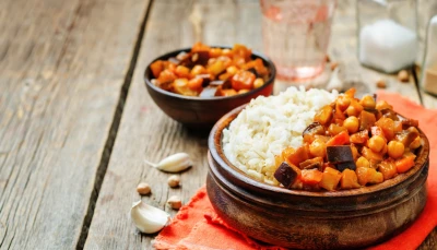 Curry d'aubergines et pois chiches aux riz