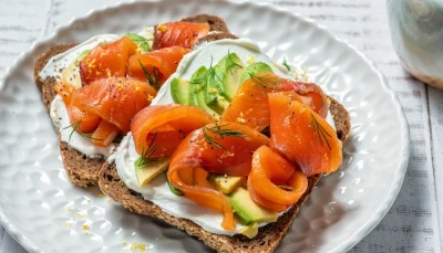 Tartine gourmande au fromage de chèvre et miel