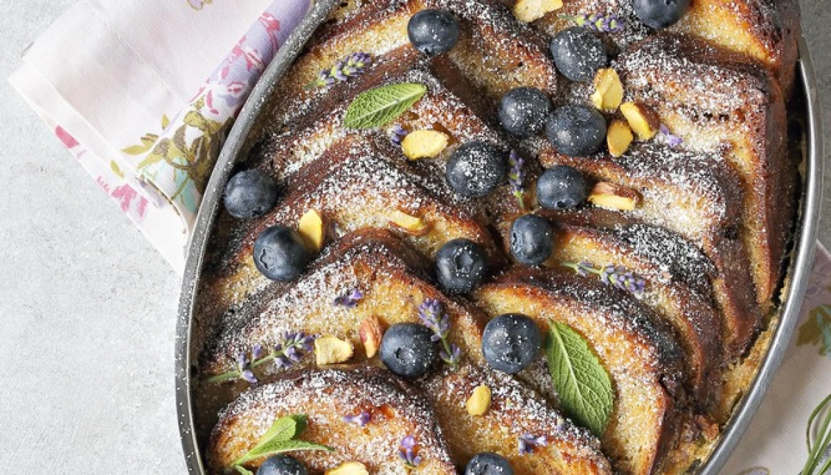 Boudin de pain aux fruits et sauce vanille