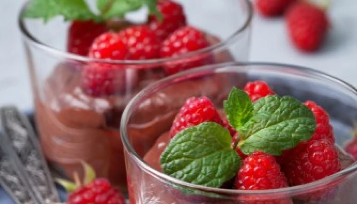 Délice de mousse chocolatée aux framboises