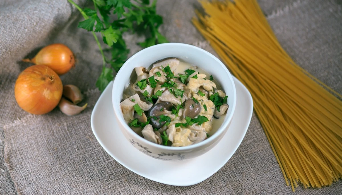 Fricassée de poulet aux champignons