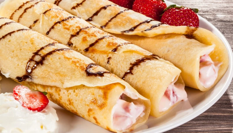 Crêpes légères, garniture fraise-chantilly
