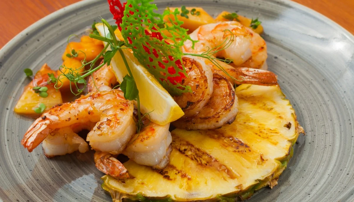 Crevettes grillées à l'ananas