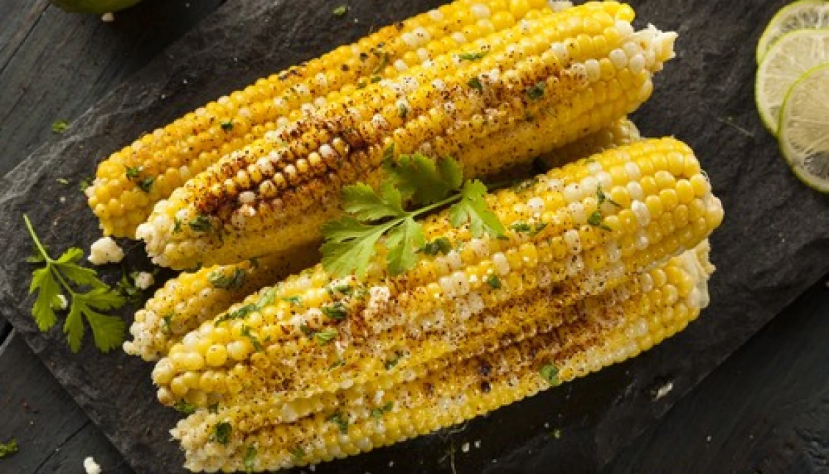 Maïs grillé au beurre paprika, street-food vibe