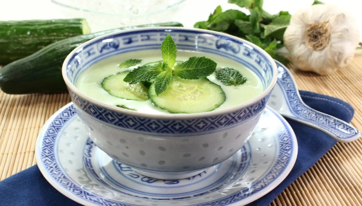 Soupe froide de concombre et menthe