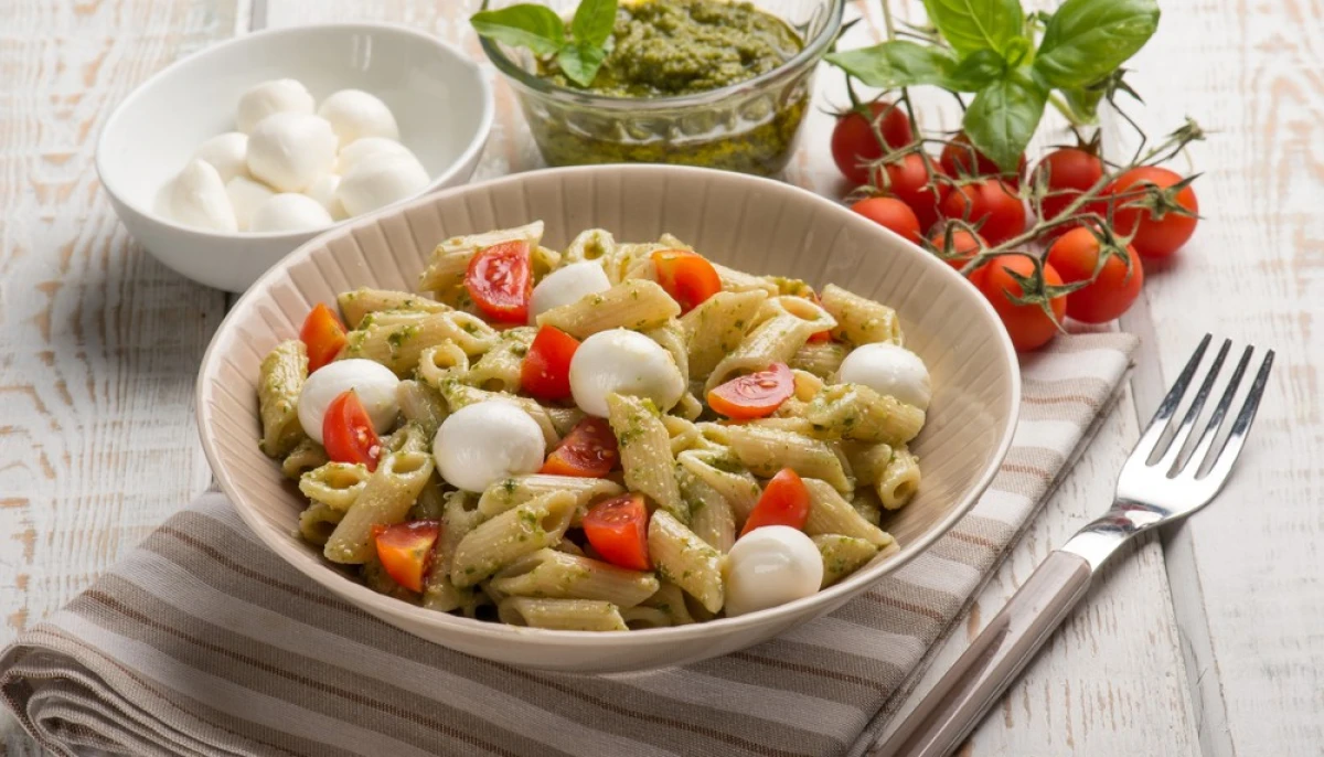 Pâtes froides pesto-tomates