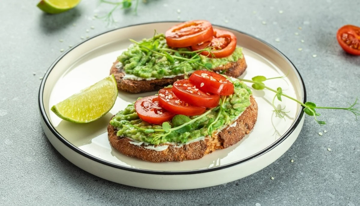 Tartines avocat-tomate