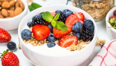 Yaourt + fruits + céréales