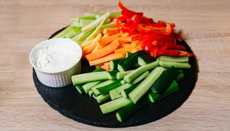 Crudités avec sauce au fromage