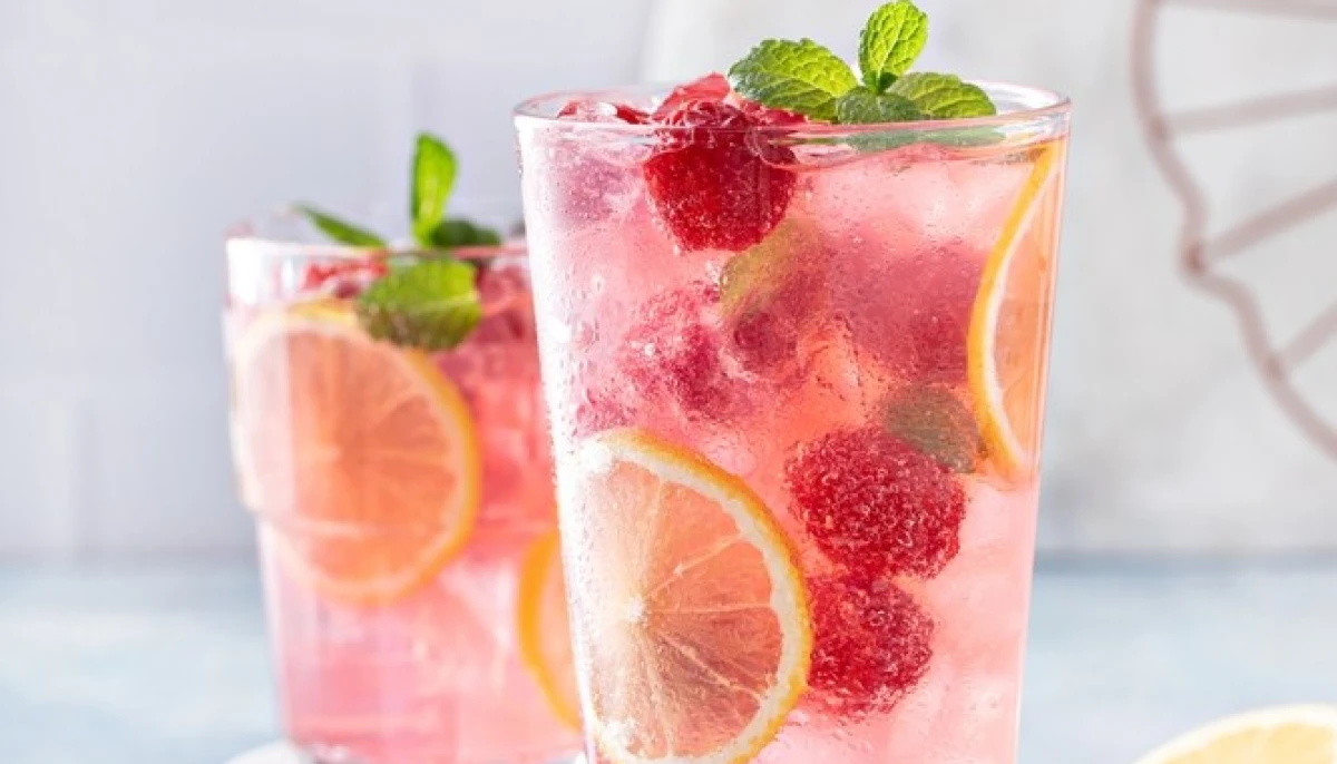 Mocktail avec baies et citron