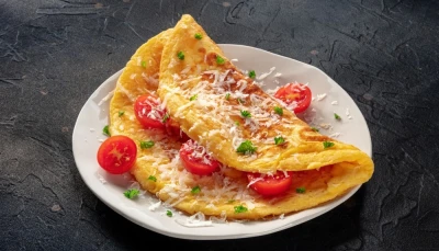 Omelette à la tomate et au persil