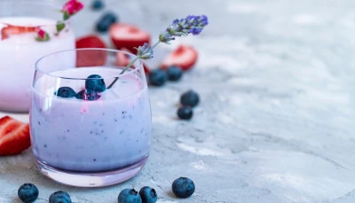 Panna cotta crémeuse aux baies de myrtilles