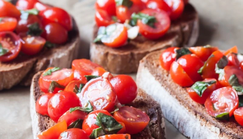 🌿 Bruschetta aux tomates cerises et basilic