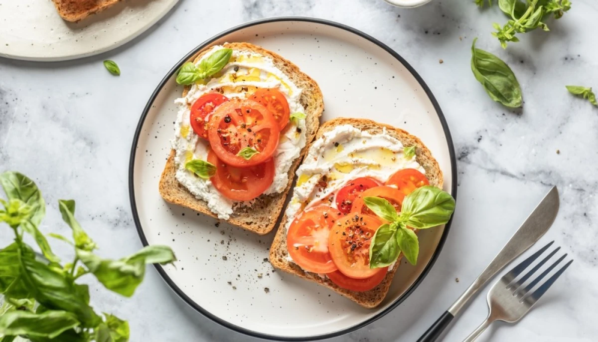🍞 Tartine au fromage frais et tomates