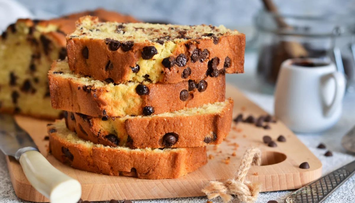 Gâteau moelleux au yaourt et pépites de chocolat