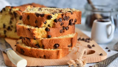 Gâteau moelleux au yaourt et pépites de chocolat