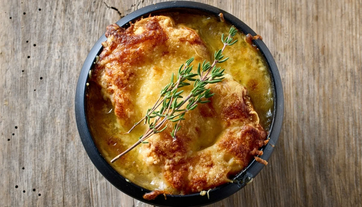 Soupe à l'oignon gratinée