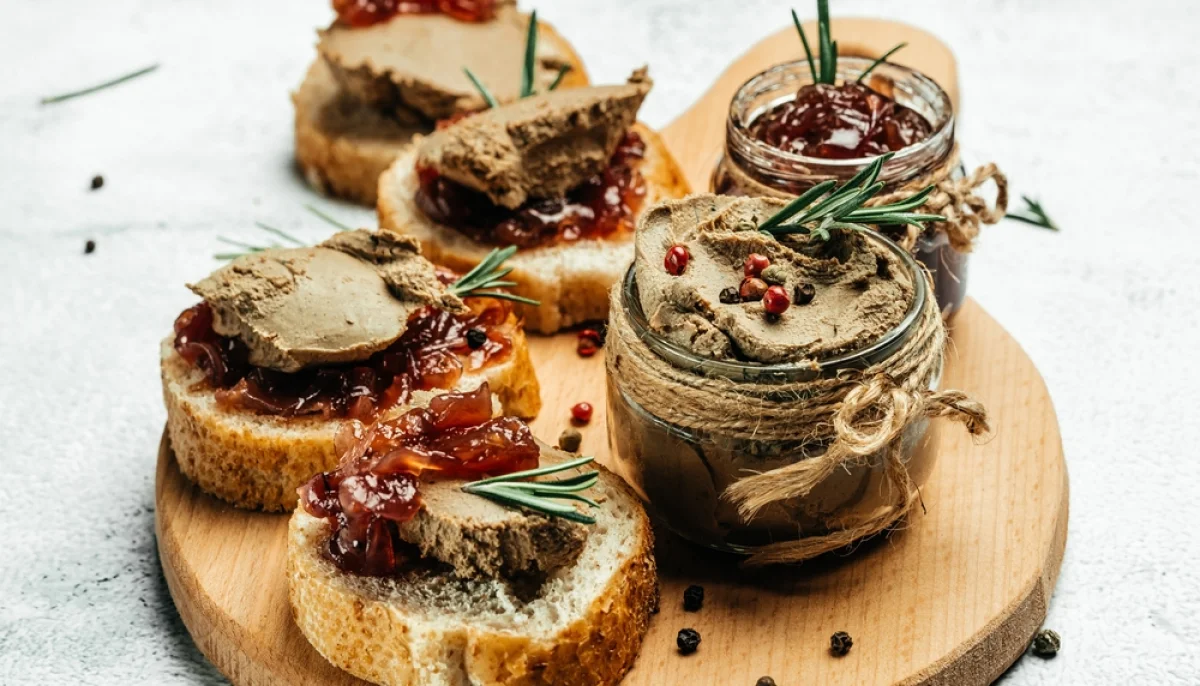 Bouchées foie gras & oignon rouge