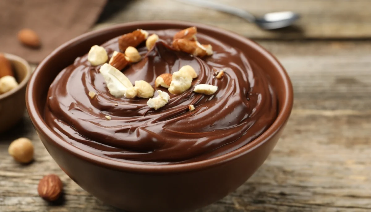 Mousse au chocolat aux éclats de noisettes