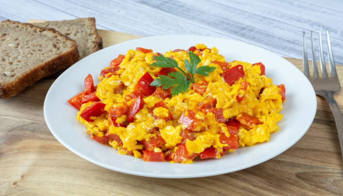 Œufs brouillés aux poivrons
