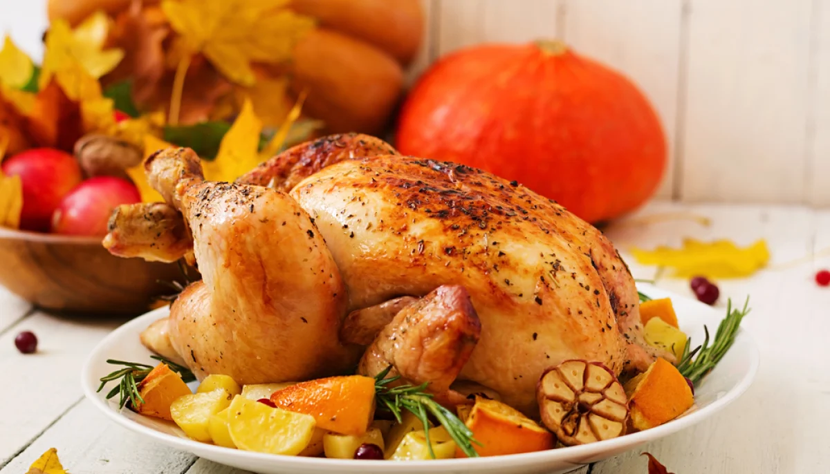 Poulet aux légumes de saison rôti au four