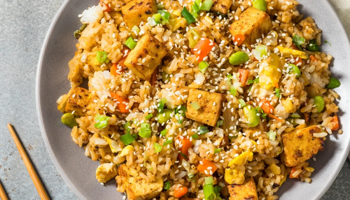Riz sauté au tofu