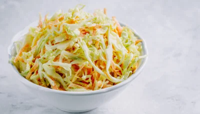 Salade croquante chou blanc, carotte, sésame