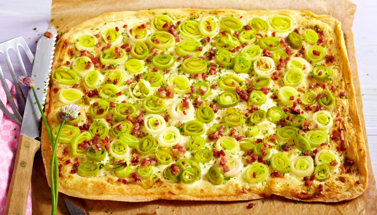 Tarte fine poireaux lardons