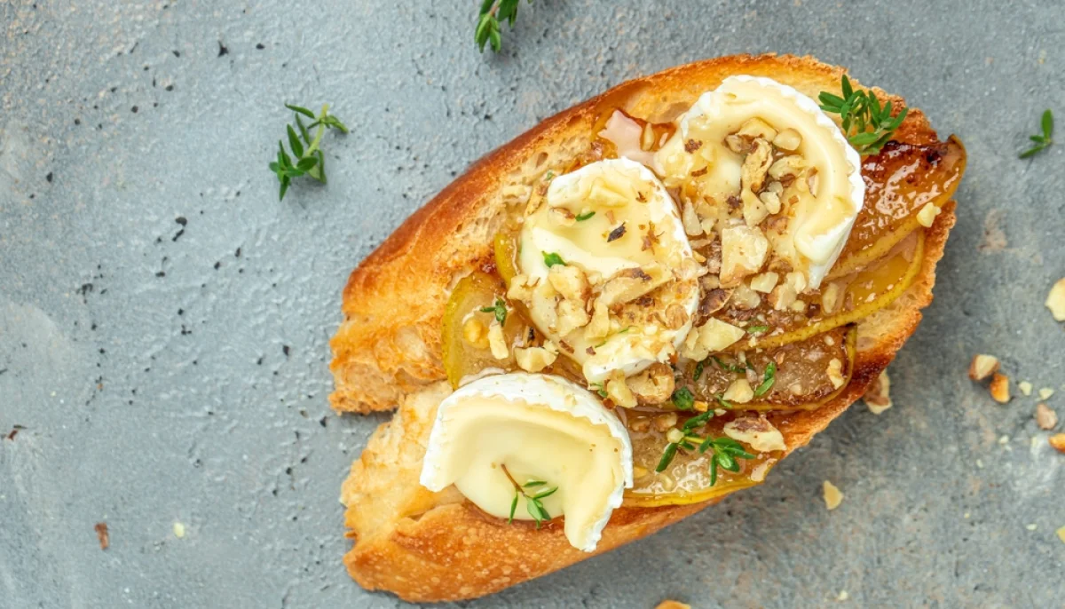 Tartine chaude pommes, chèvre et miel