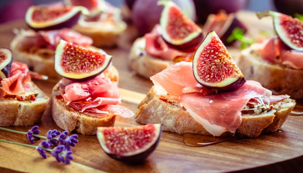 Toasts figue & jambon cru (noël)